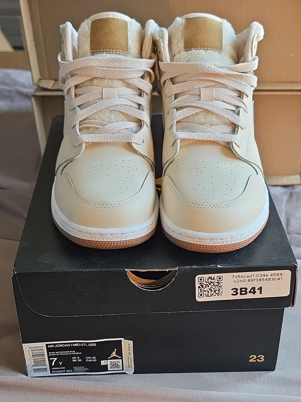 Nike Kids Sneakers in Cream and Tan